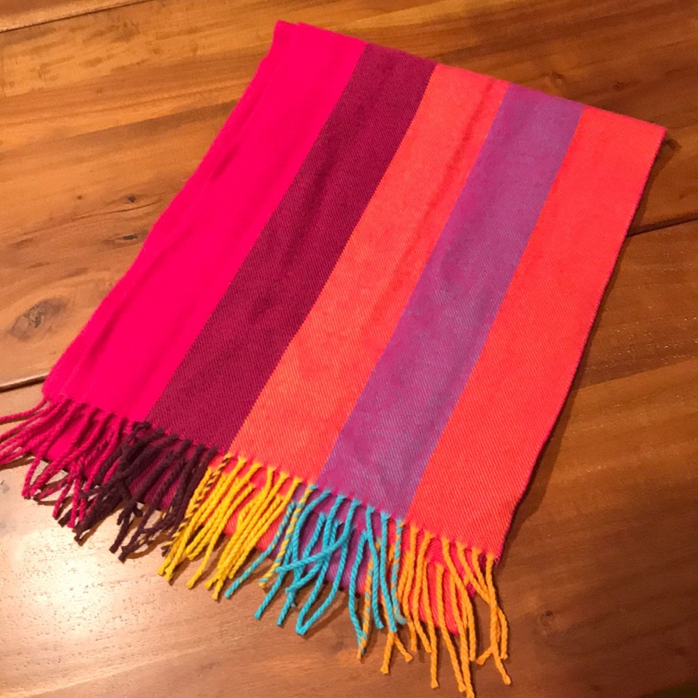 Beautiful cashmere scarf. EUC like new!